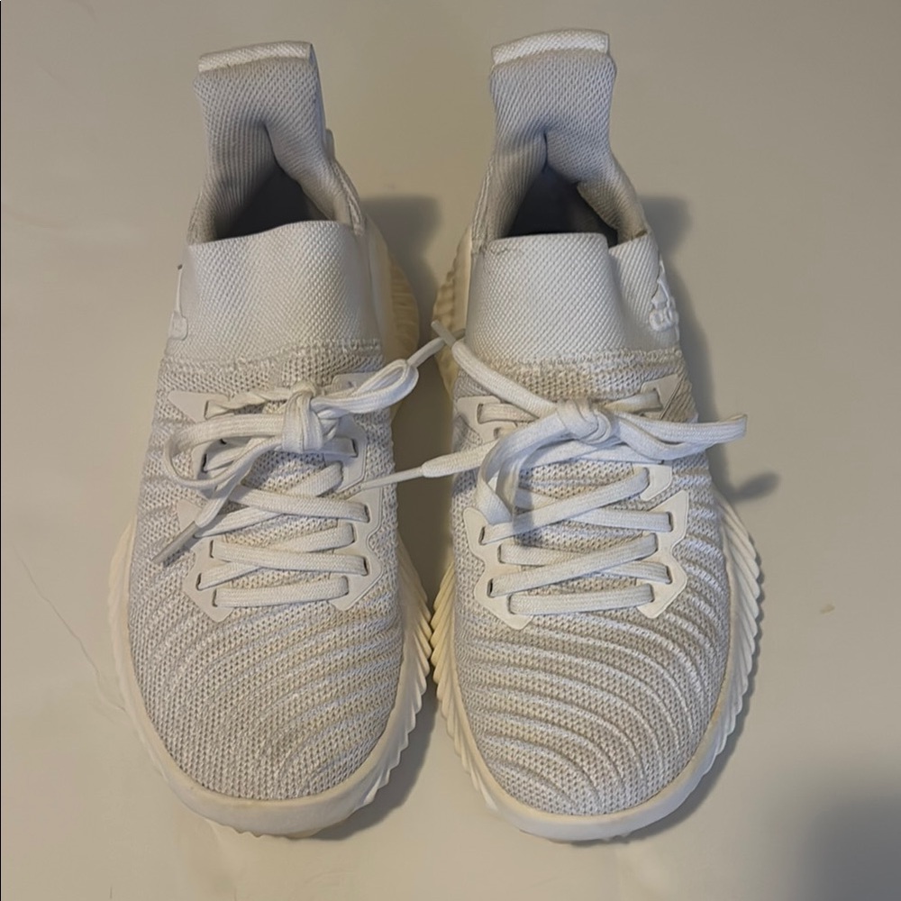 Worn 1x  ADIDAS sneakers.
